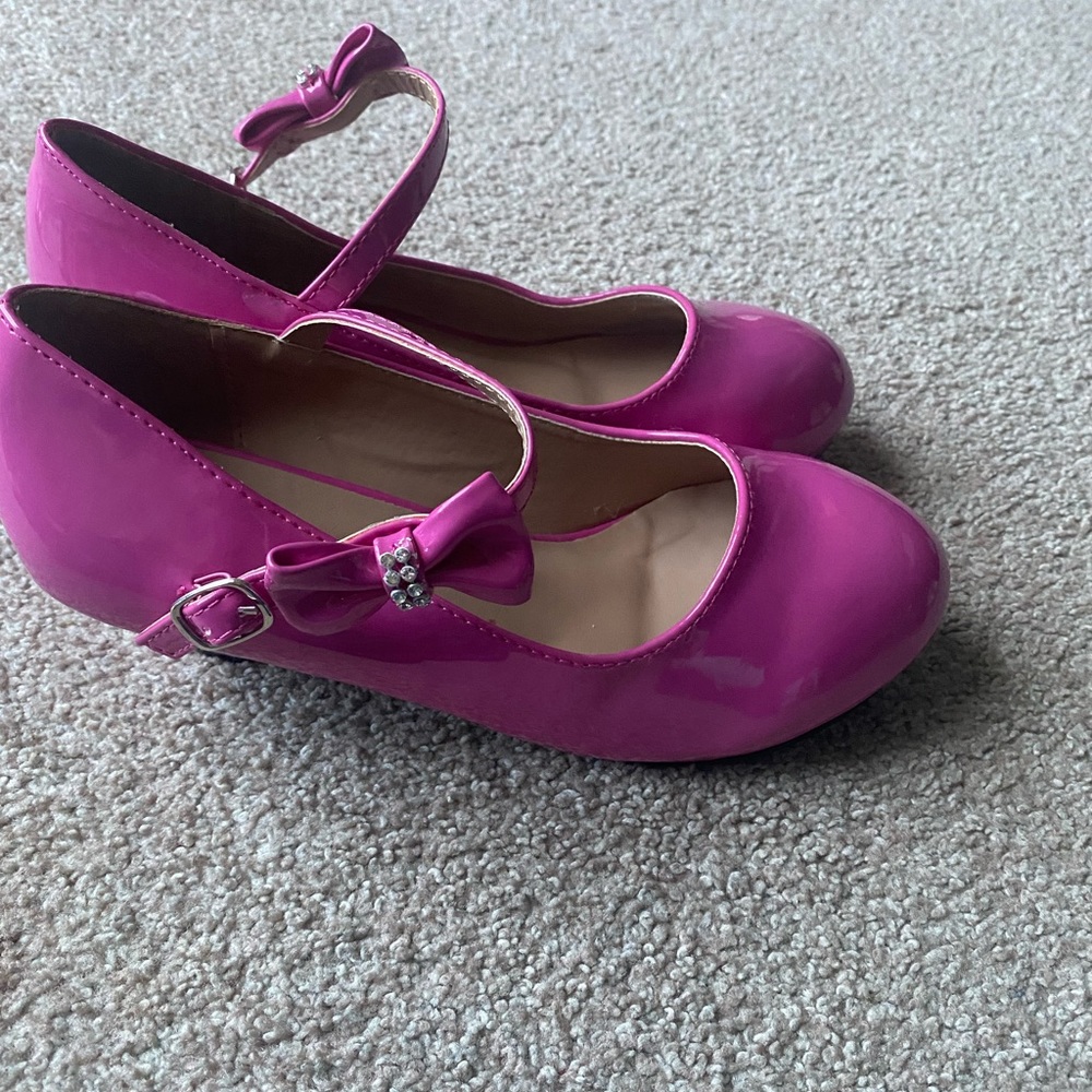 Girls dress shoe